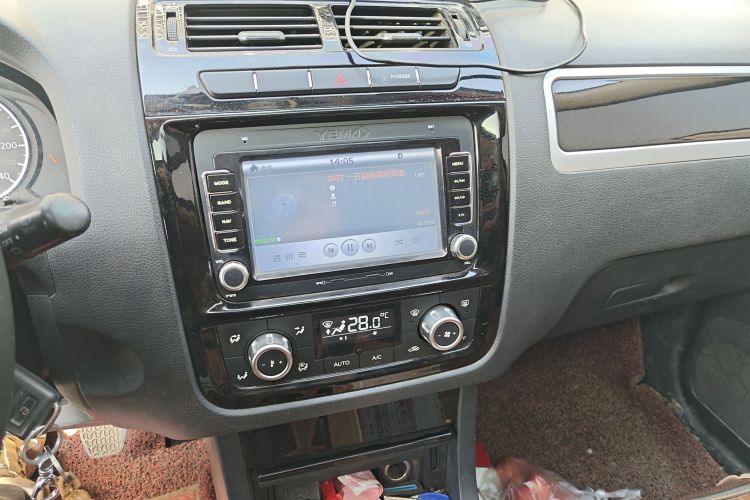 野马汽车 野马T70 2016款 升级版 1.8L 手动精英型中控内饰16