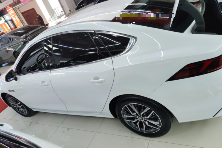 比亚迪 秦PLUS 2021款 EV 500KM 豪华型车身外观4