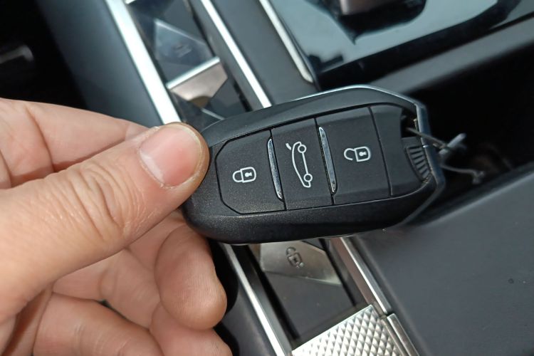 DS 7 2018款 45THP 歌剧院版中控内饰11