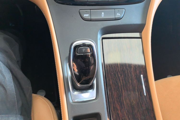 别克 君越 2016款 20T 精英型中控内饰18