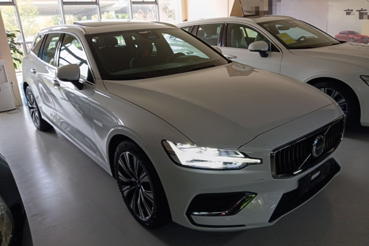 沃尔沃V60 2024款 B5 智远豪华版车身外观3