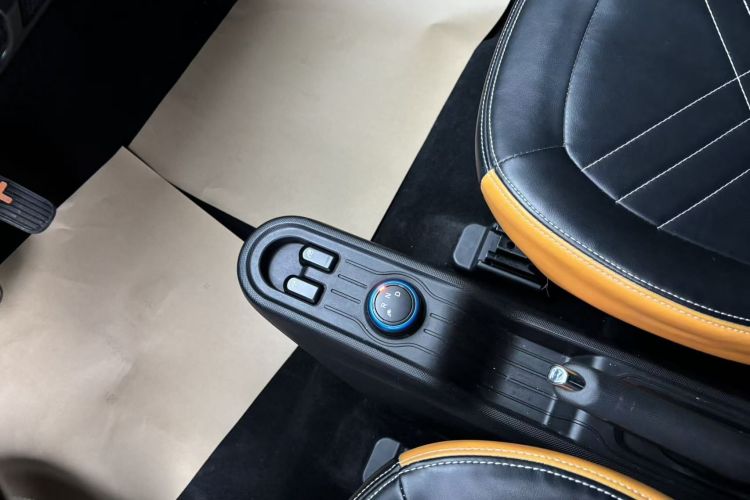 五菱汽车 宏光MINIEV 2022款 自在款 磷酸铁锂中控内饰18