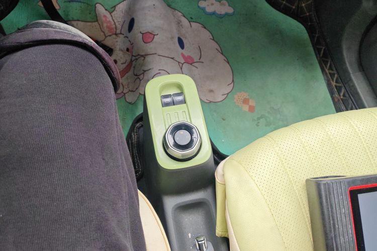 吉利银河 2023款 熊猫mini 200km 灵动熊中控内饰18