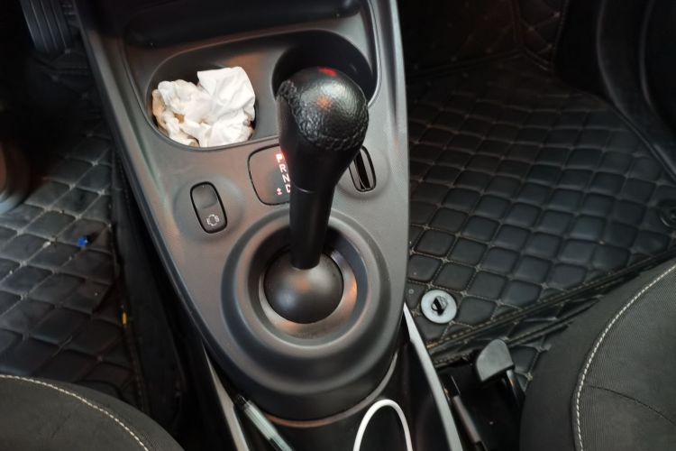 smart fortwo 2015款 1.0L 52千瓦硬顶激情版中控内饰18