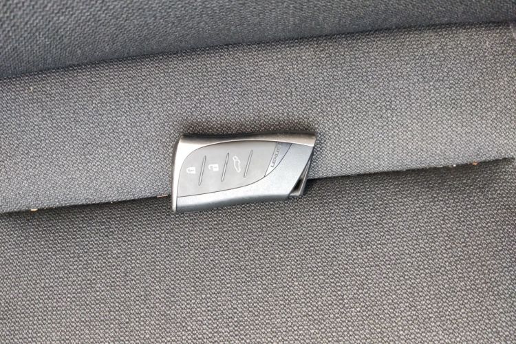 雷克萨斯RZ 2023款 450e 四驱纵行版中控内饰7001