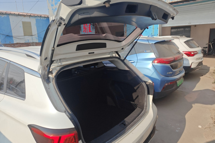 荣威Ei5 2020款 豪华版机舱底盘23