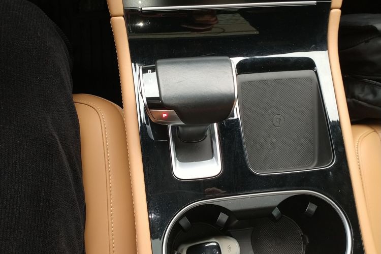 理想汽车 理想ONE 2020款 增程6座版中控内饰18