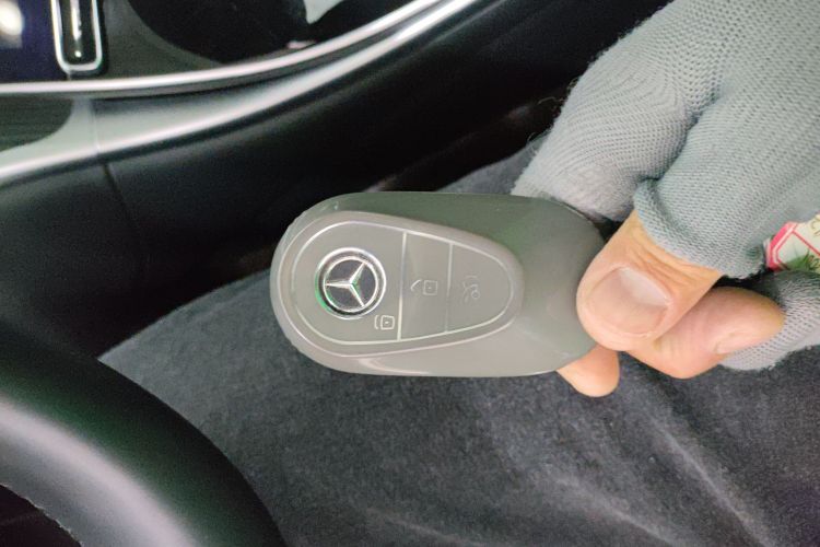 奔驰C级 2024款 C 260 L 运动版中控内饰11