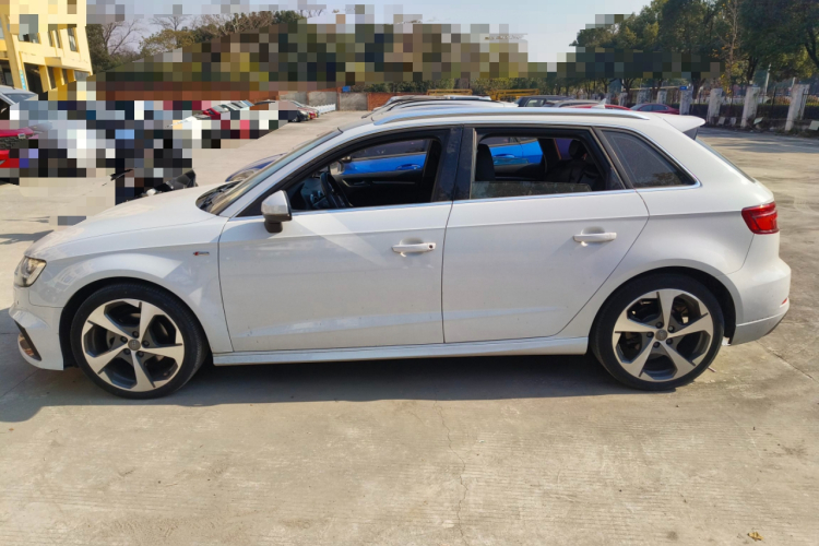 奥迪A3 2018款 30周年年型 Sportback 35 TFSI 运动型车身外观4