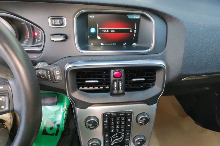 沃尔沃V40 2017款 T4 智雅版中控内饰16