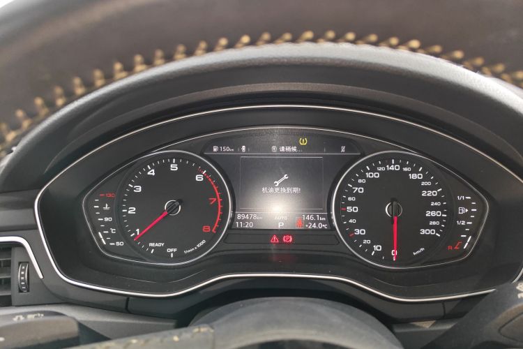 奥迪A4L 2018款 30周年年型 40 TFSI 进取型中控内饰14