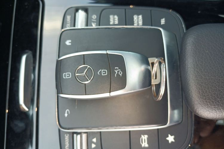 奔驰A级 2020款 改款 A 180 L 运动轿车特殊配置中控内饰7001