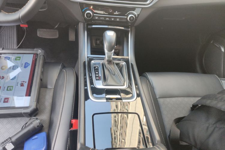 长安 逸动 2019款 高能版 1.6L GDI 自动先锋型 国VI中控内饰18