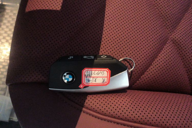 宝马X5 2023款 xDrive 30Li 尊享型M运动曜夜套装中控内饰7001