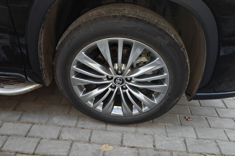 丰田 汉兰达 2024款 2.5L智能电混双擎四驱尊贵版 7座车身外观10