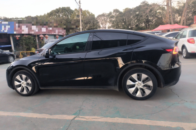特斯拉 Model Y 2022款 长续航全轮驱动版车身外观6003