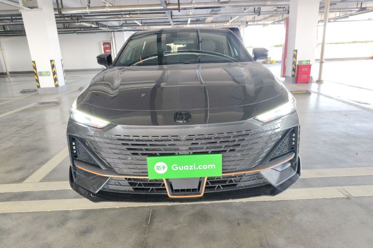 长安UNI-V 2022款 1.5T 运动版车身外观2