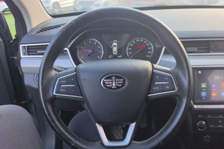 一汽 骏派A50 2018款 1.5L 手动豪华型中控内饰13