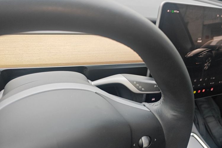 特斯拉 Model Y 2022款 长续航全轮驱动版中控内饰18