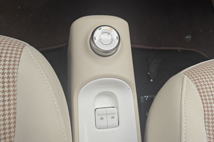 五菱汽车 宏光MINIEV 2024款 第三代 215km 青春版中控内饰18