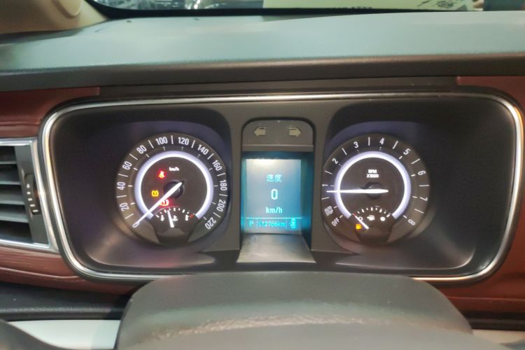 别克GL8 2017款 25S 舒适型 国V中控内饰14
