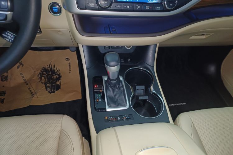 丰田 汉兰达 2018款 2.0T 四驱至尊版 7座 国VI局部细节18