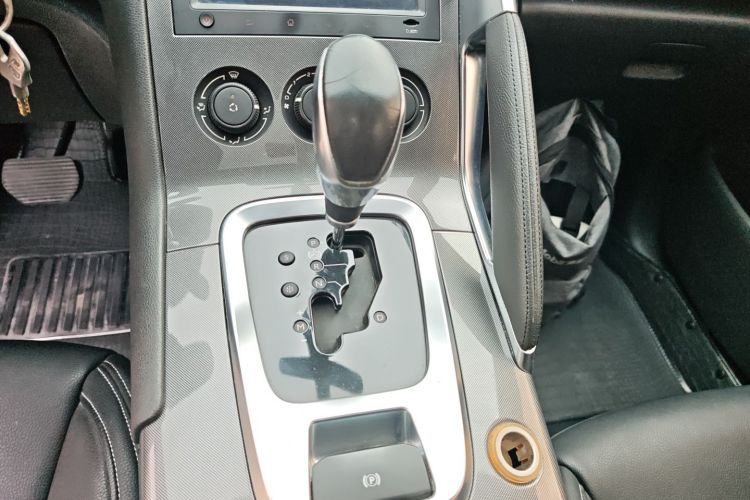 标致3008 2016款 1.6THP 自动经典版中控内饰18