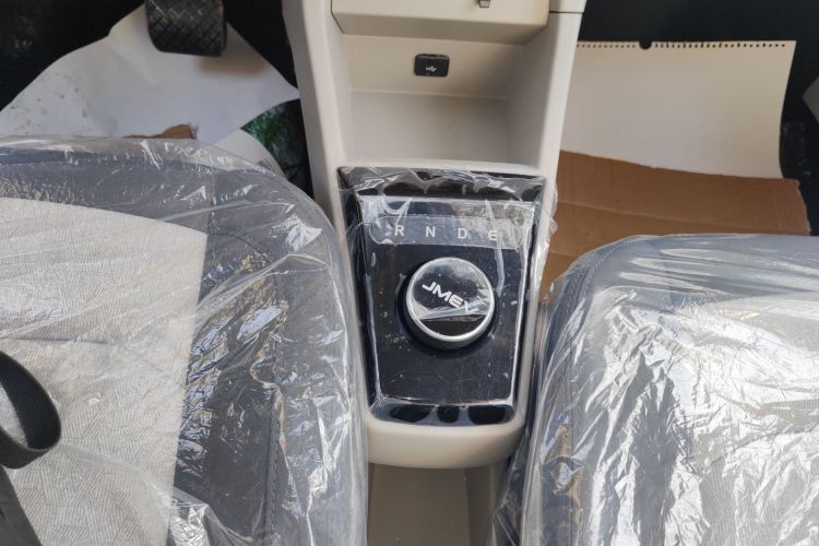 江铃集团新能源 易至EV2 2026款 PLUS+ 舒适型中控内饰18