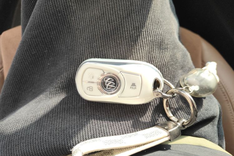 别克 君威 2017款 20T 豪华型中控内饰11