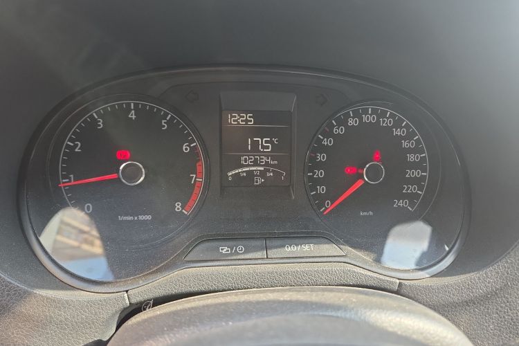 大众 Polo 2014款 1.4L 手动风尚版中控内饰15