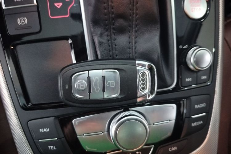 奥迪A6L 2018款 30周年年型 35 TFSI 时尚型中控内饰11