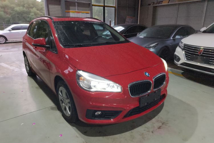 宝马2系旅行车 2016款 218i 领先型车身外观3