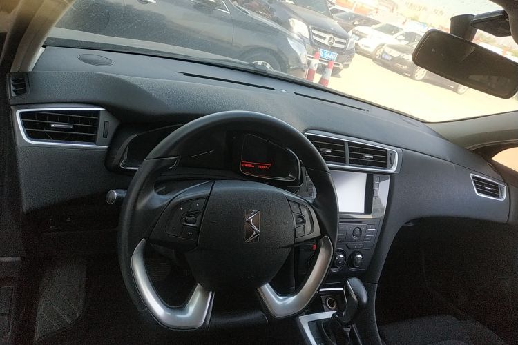 DS 5LS 2015款 1.6T 舒适版THP160中控内饰7002