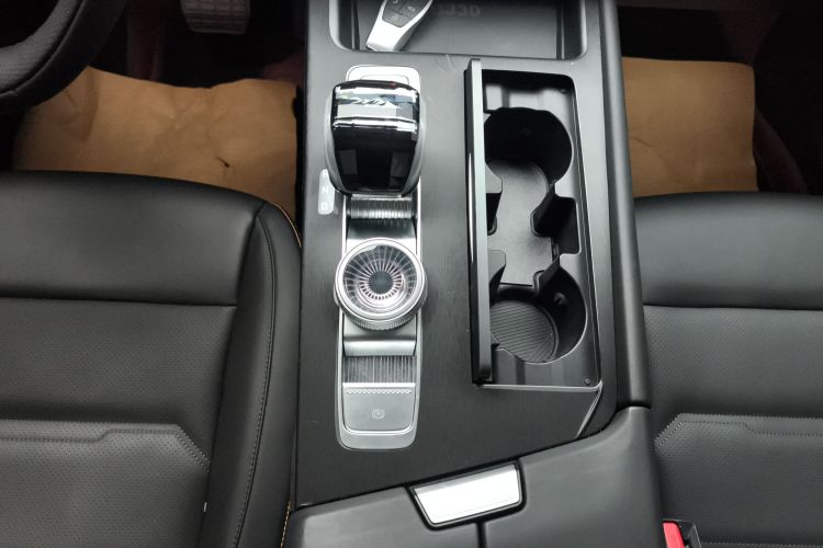 北京越野 北京BJ30 2024款 1.5T 魔核电驱进阶版中控内饰18