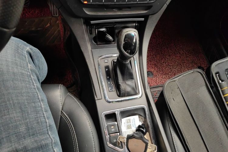 吉利汽车 帝豪 2017款 三厢百万款 1.5L CVT向上版中控内饰18