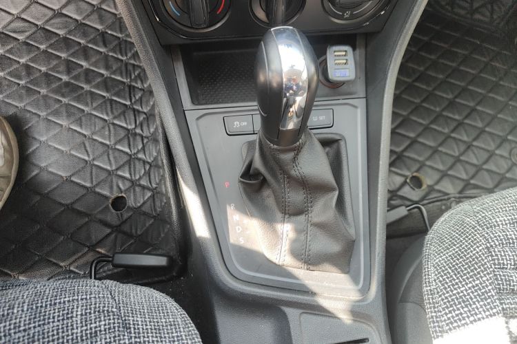 大众 朗逸 2017款 1.6L 自动风尚版中控内饰18