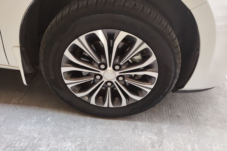 别克GL8 2020款 陆上公务舱 652T 豪华型车身外观10