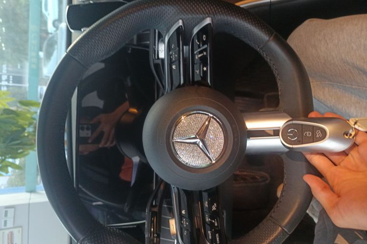 奔驰C级 2023款 C 260 L 皓夜运动版中控内饰11