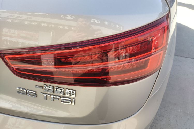 奥迪Q3 2018款 30周年年型 35 TFSI 时尚型车身外观9