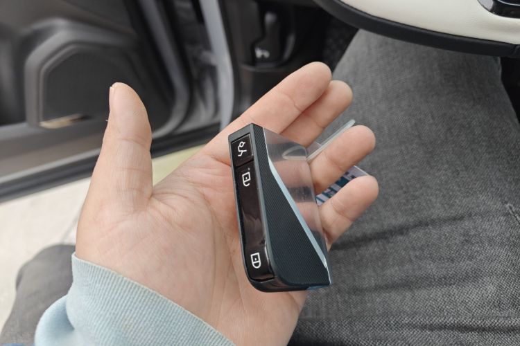 领克01 2023款 1.5TD EM-F 晨曦中控内饰11