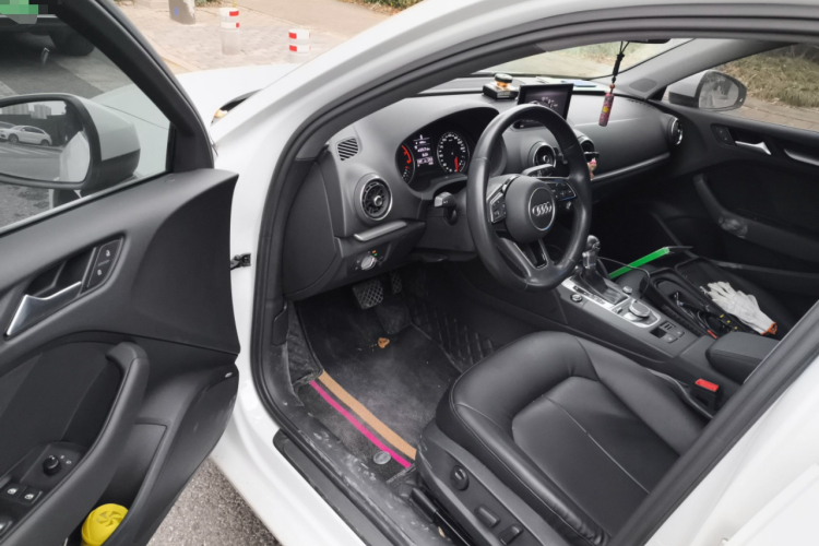 奥迪A3 2018款 30周年年型 Limousine 35 TFSI 进取型中控内饰20