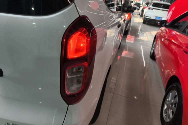 五菱汽车 五菱宏光新能源 2024款 纯电版 300KM 标准型车身外观6006