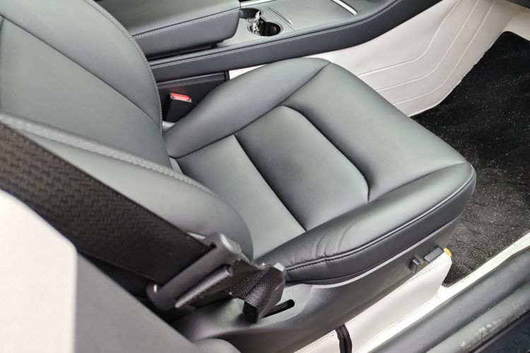 特斯拉 Model Y 2022款 后轮驱动版局部细节41