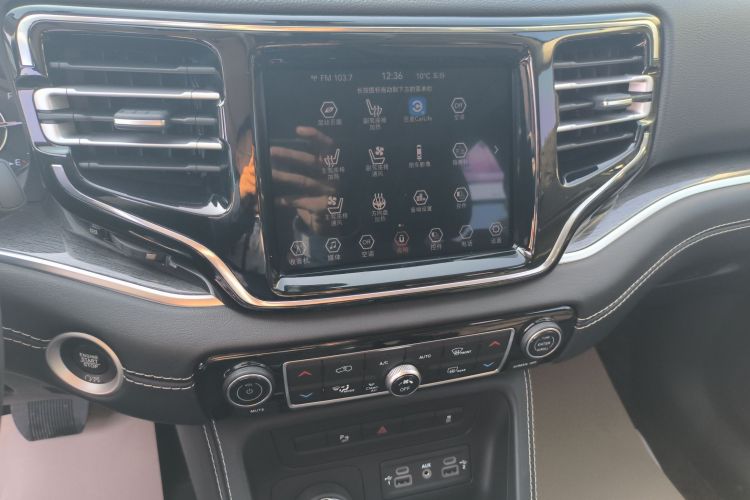 Jeep 指挥官PHEV 2020款 2.0T 插电混动臻享版中控内饰16