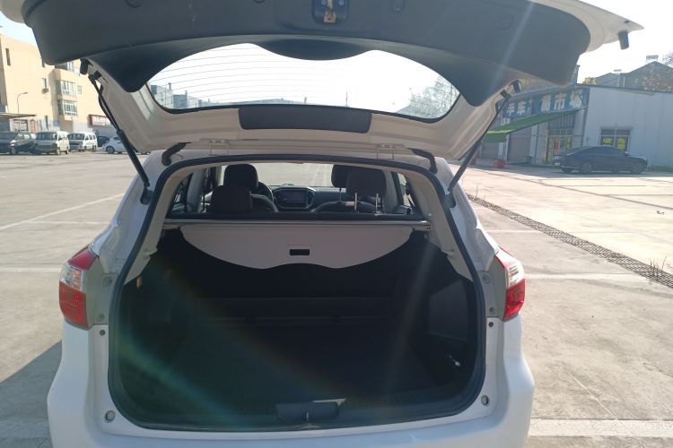 启辰T70 2016款 2.0L CVT睿趣版机舱底盘23