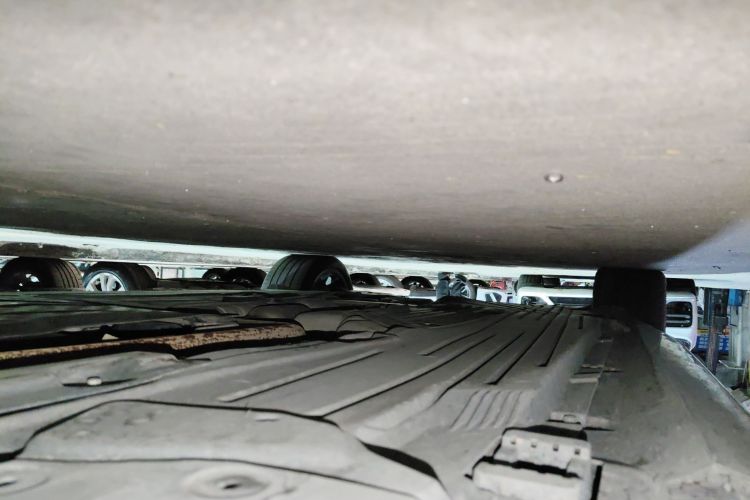 奔驰C级 2023款 改款 C 200 L 运动版局部细节9001