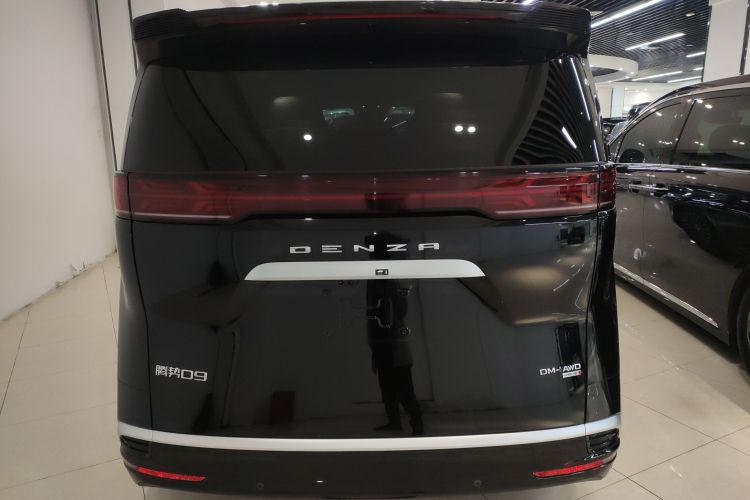 腾势D9 2025款 DM-i 智驾版 1020 四驱旗舰型车身外观6004