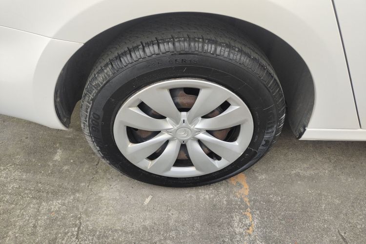 雪铁龙 爱丽舍 2015款 质尚版 1.6L 手动时尚型车身外观6008