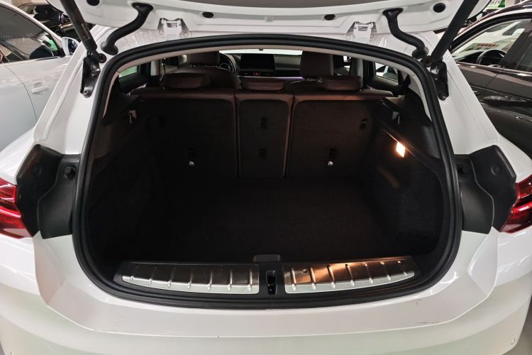 宝马X2 2021款 sDrive25i 领先型M运动套装机舱底盘23