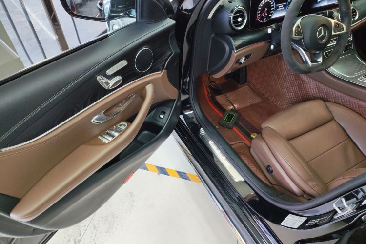 奔驰E级 2018款 E 200 L 运动型 4MATIC中控内饰20